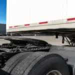 Tractor coupling to dry van trailer